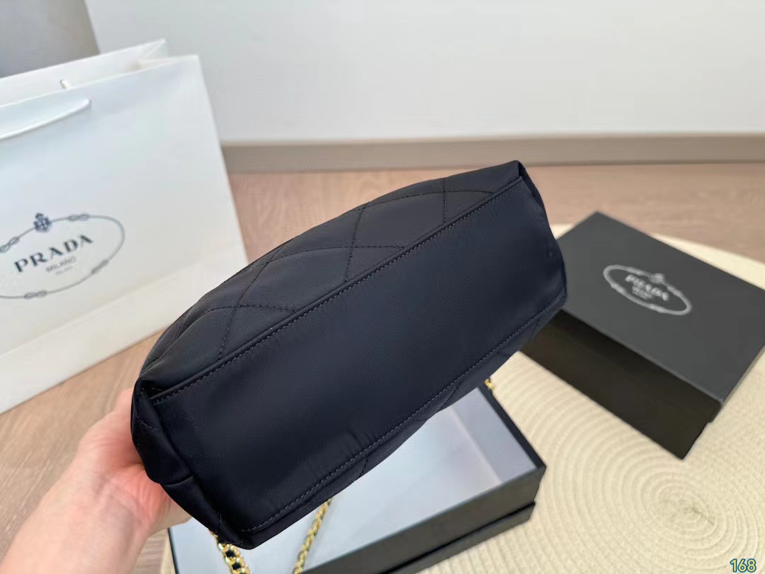 PR4DA チェーンナイロンクロスボディバッグ【50％割引+送料無料】