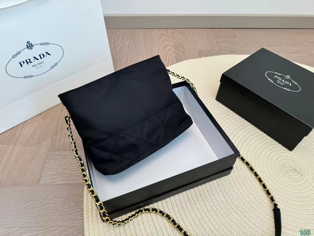 PR4DA チェーンナイロンクロスボディバッグ【50％割引+送料無料】