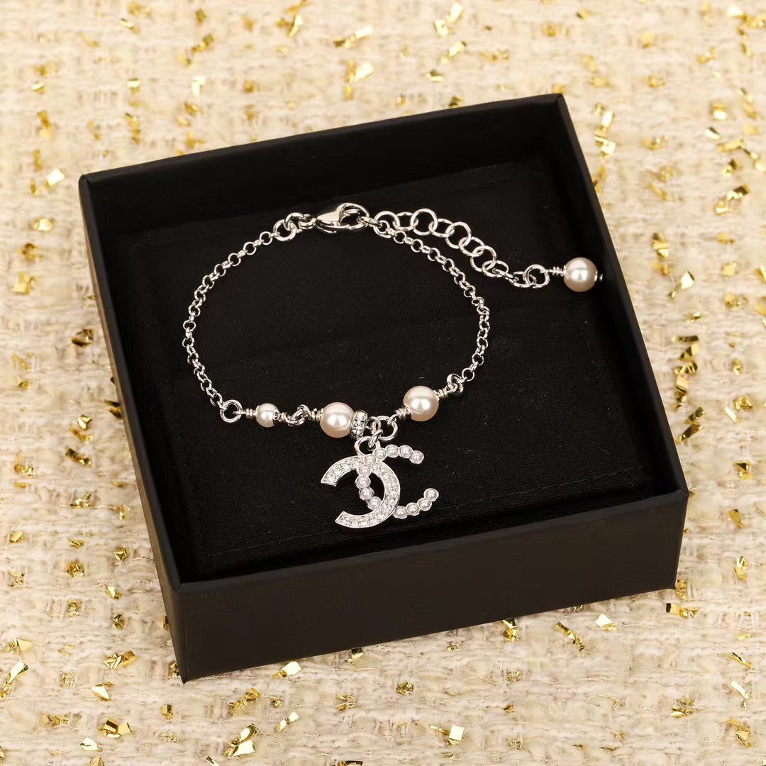 CHANE1 ダブルCロゴパールブレスレット【50％割引+送料無料】