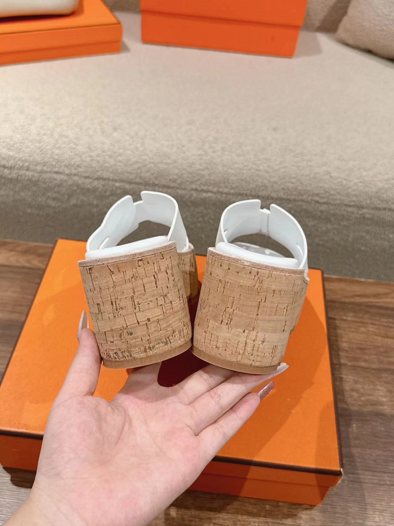 HERME5 高品質牛革厚底スリッパ【50％割引+送料無料】