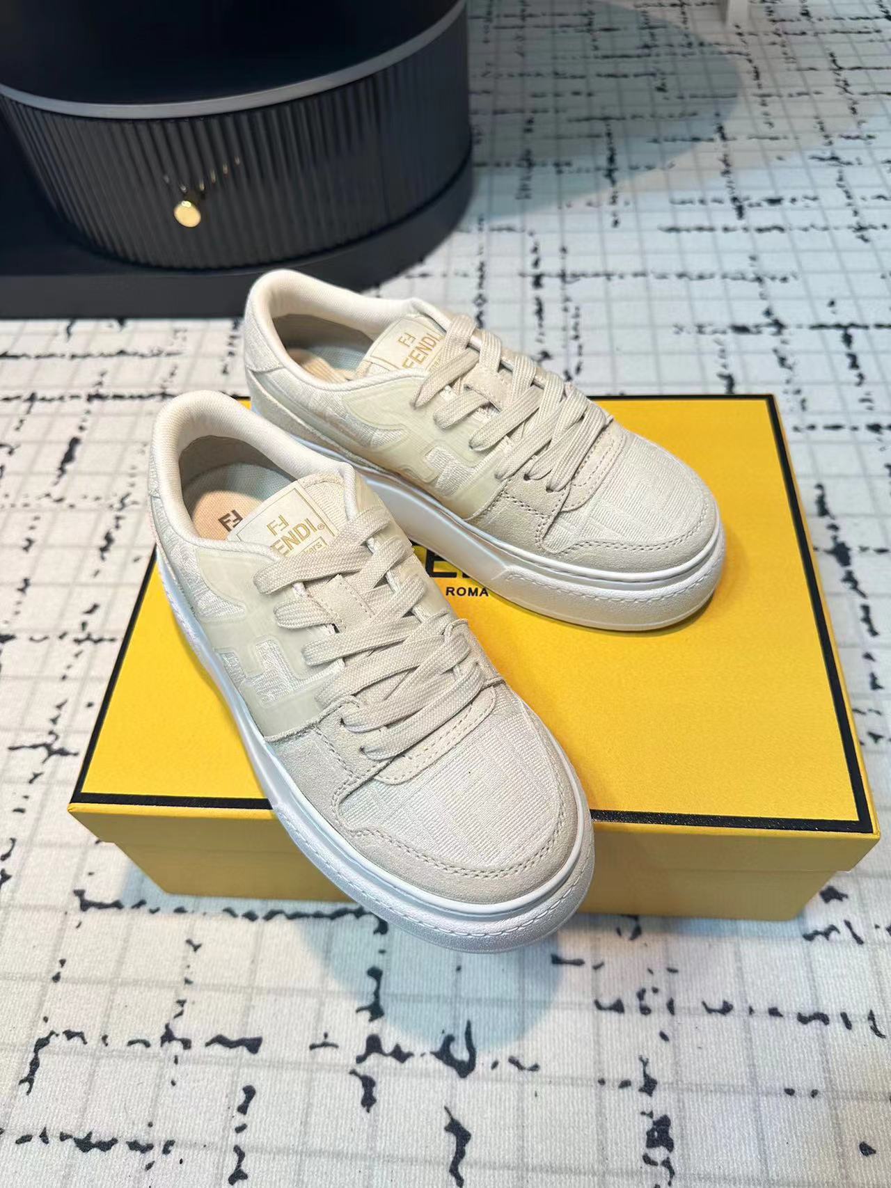 FEND1 高品質カジュアルシューズ【50％割引+送料無料】