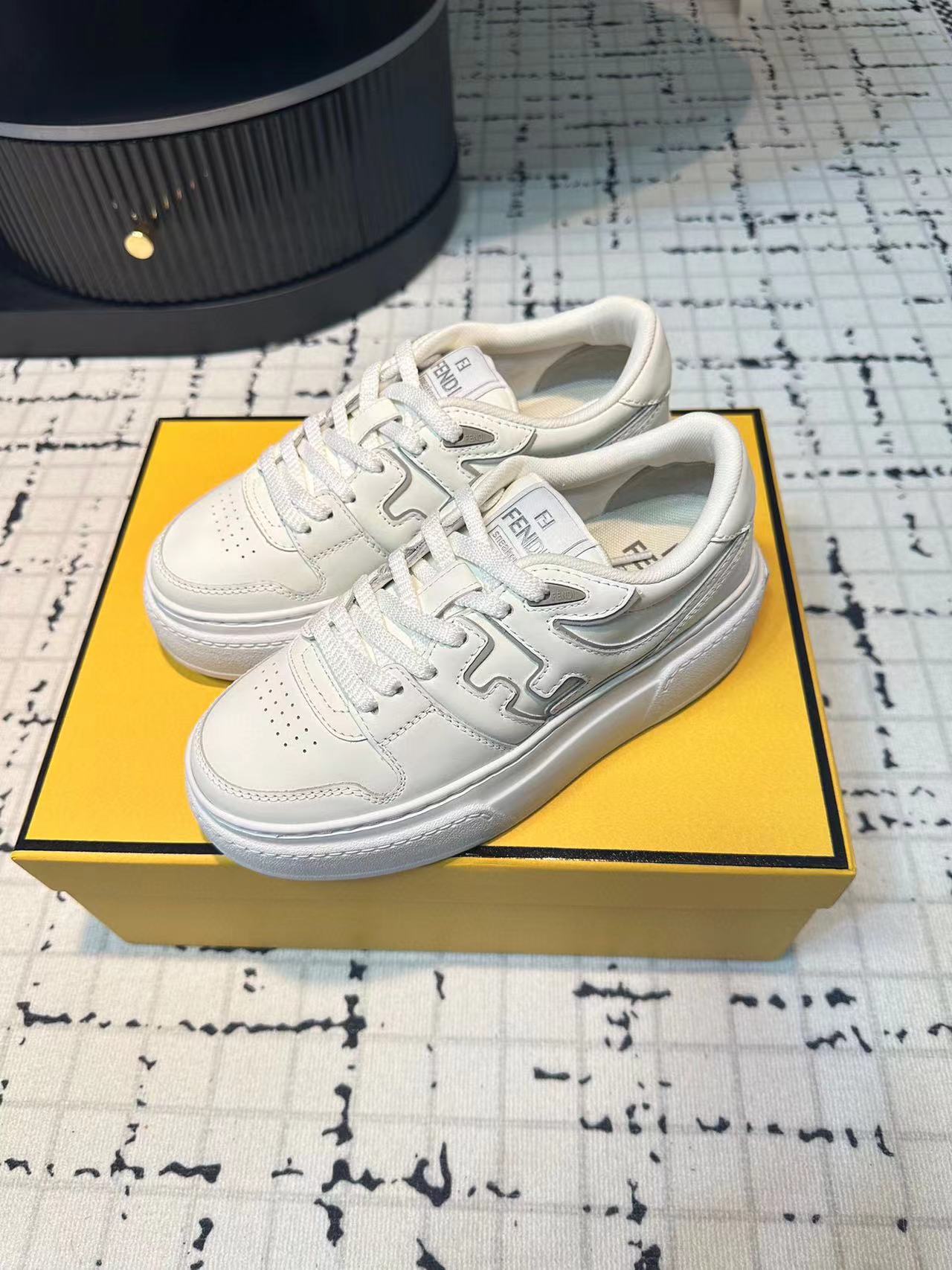 FEND1 高品質カジュアルシューズ【50％割引+送料無料】