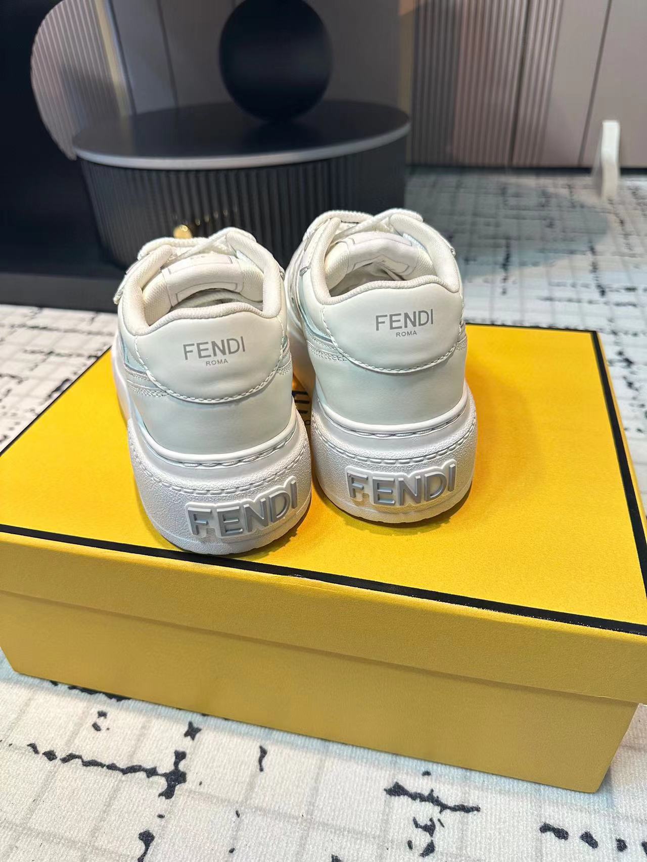 FEND1 高品質カジュアルシューズ【50％割引+送料無料】