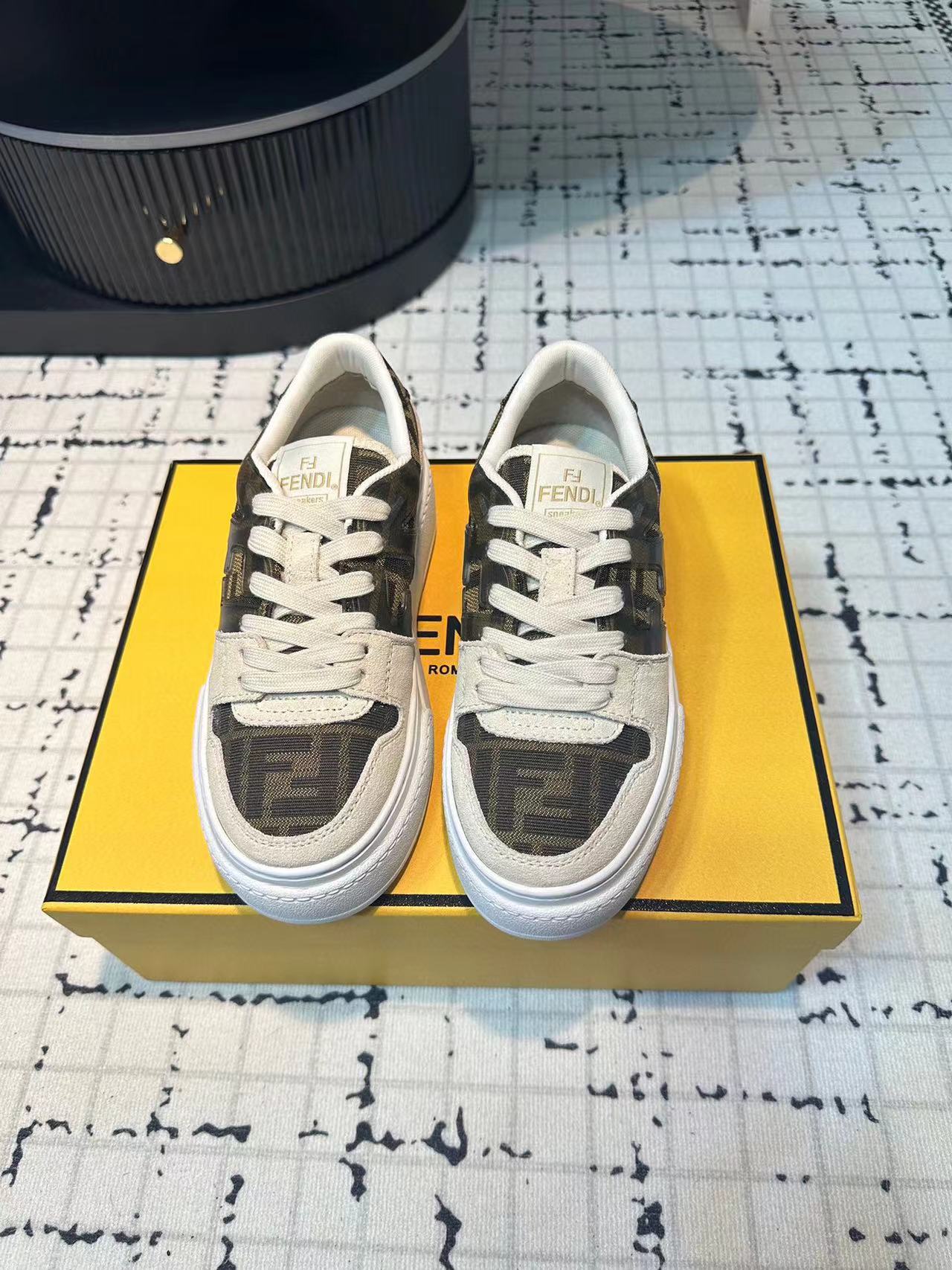 FEND1 高品質カジュアルシューズ【50％割引+送料無料】