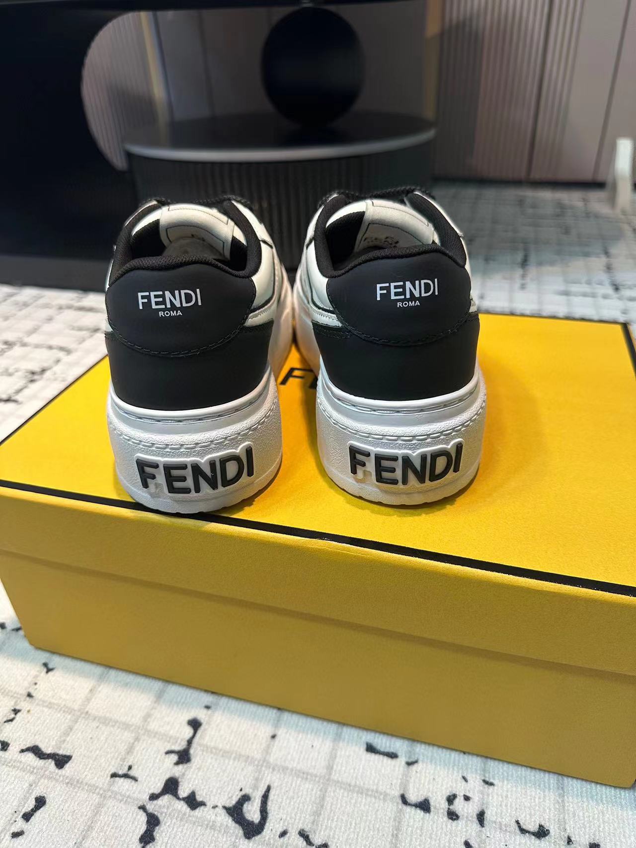 FEND1 高品質カジュアルシューズ【50％割引+送料無料】