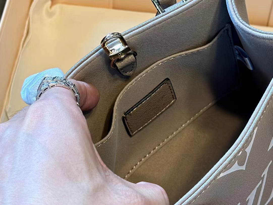 LV Onthego牛革ハンドバッグ【50％割引+送料無料】