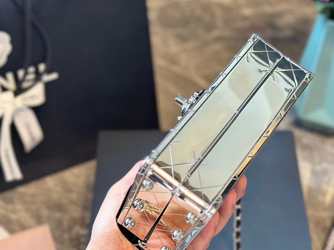 CHANE1 メタルイブニングバッグ【50％割引+送料無料】