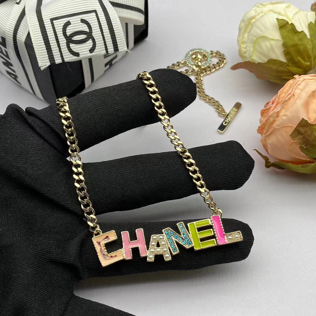 CHANE1 カラフルレターネックレス【50％割引+送料無料】