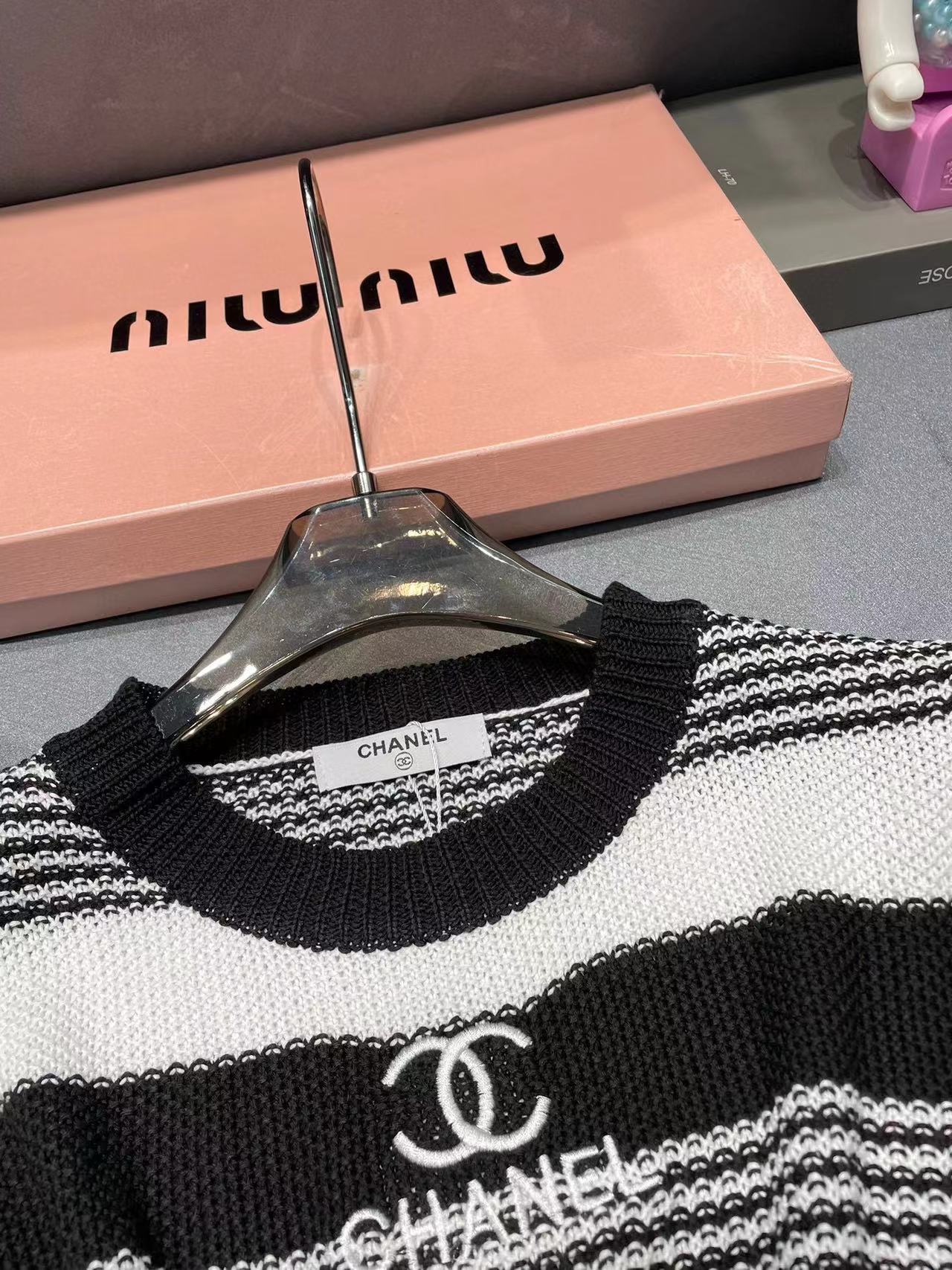 CHANE1 ダブル丈ロゴストライプニットワンピースA【50％割引+送料無料】