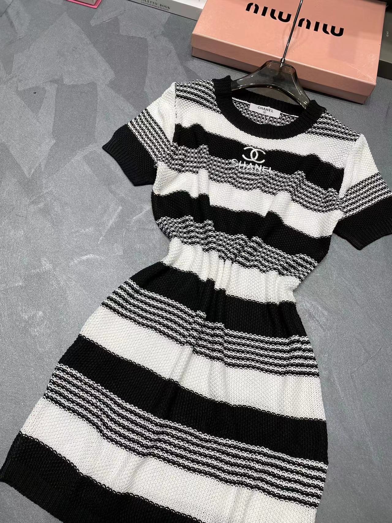CHANE1 ダブル丈ロゴストライプニットワンピースA【50％割引+送料無料】