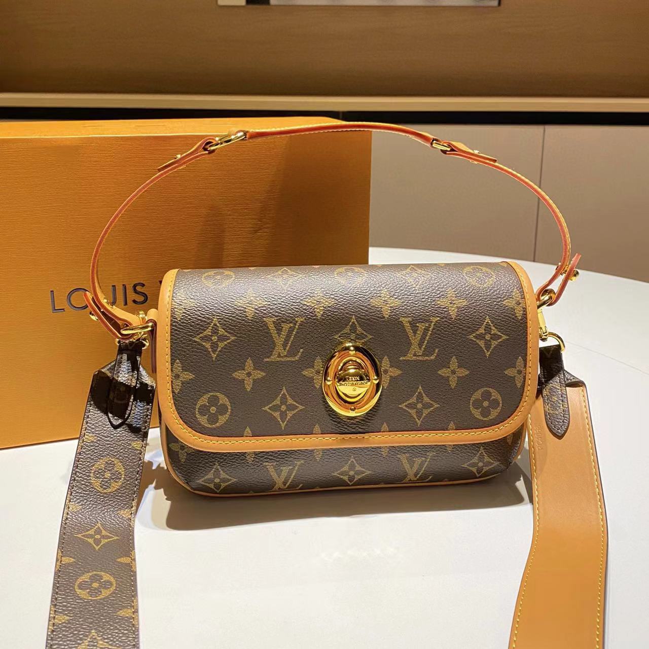 LV高品質老眼ワイドショルダーストラップ脇バッグ【50％割引+送料無料】