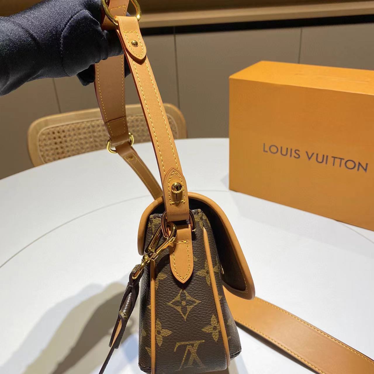 LV高品質老眼ワイドショルダーストラップ脇バッグ【50％割引+送料無料】