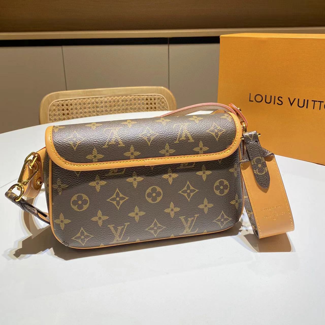 LV高品質老眼ワイドショルダーストラップ脇バッグ【50％割引+送料無料】