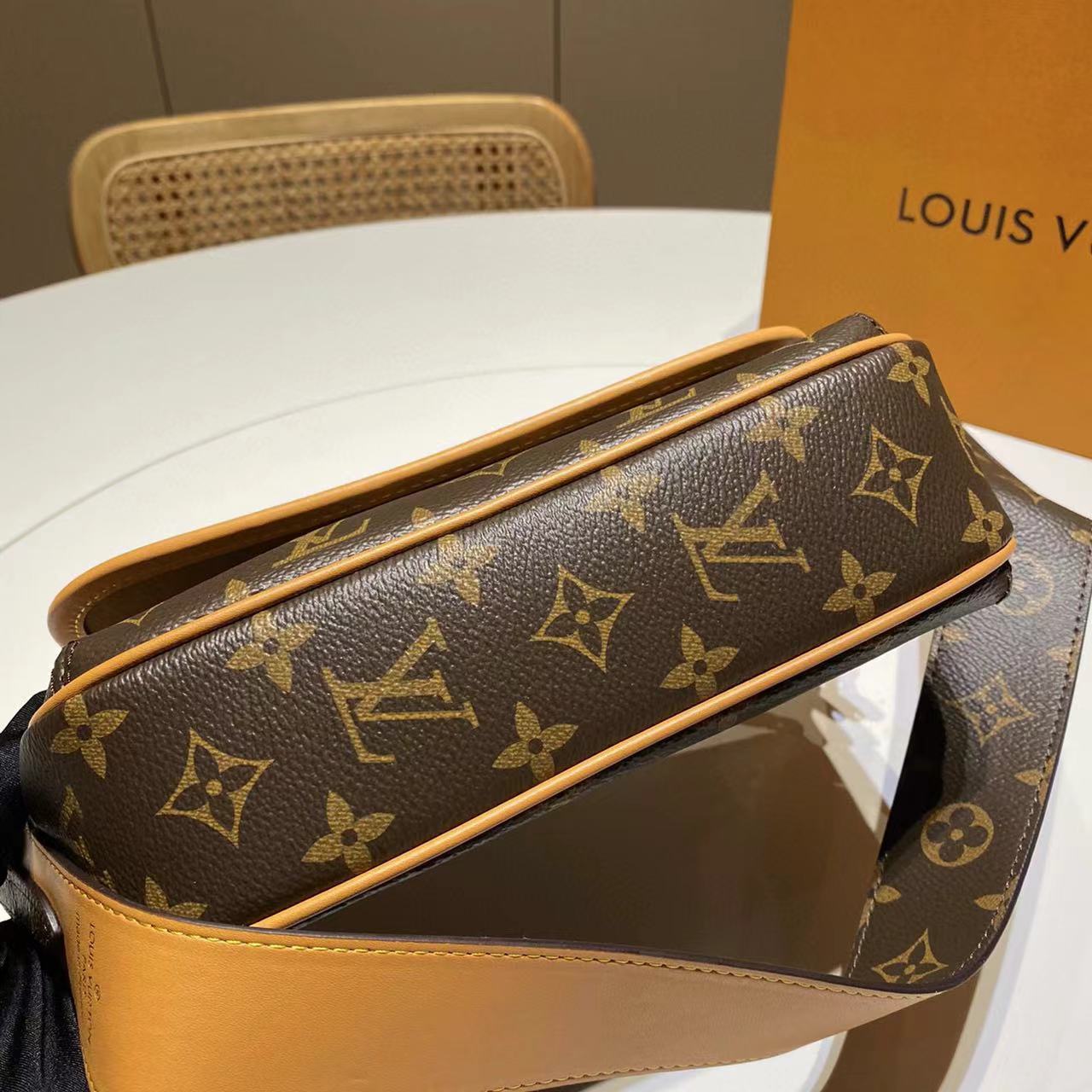 LV高品質老眼ワイドショルダーストラップ脇バッグ【50％割引+送料無料】