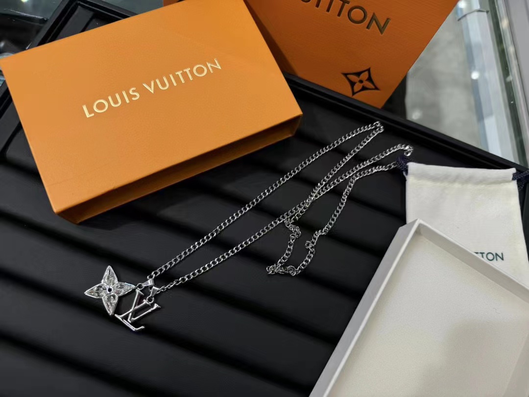 LV四つ葉のクローバー ユニセックスネックレス【50％割引+送料無料】