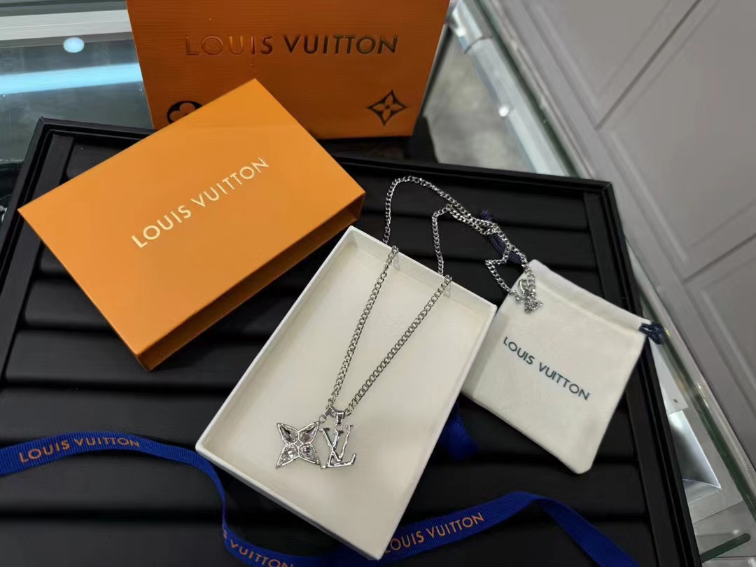 LV四つ葉のクローバー ユニセックスネックレス【50％割引+送料無料】