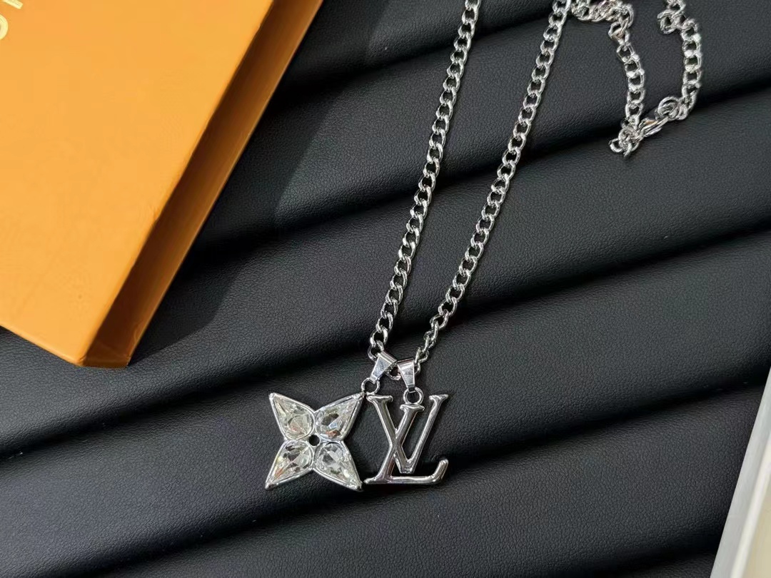 LV四つ葉のクローバー ユニセックスネックレス【50％割引+送料無料】