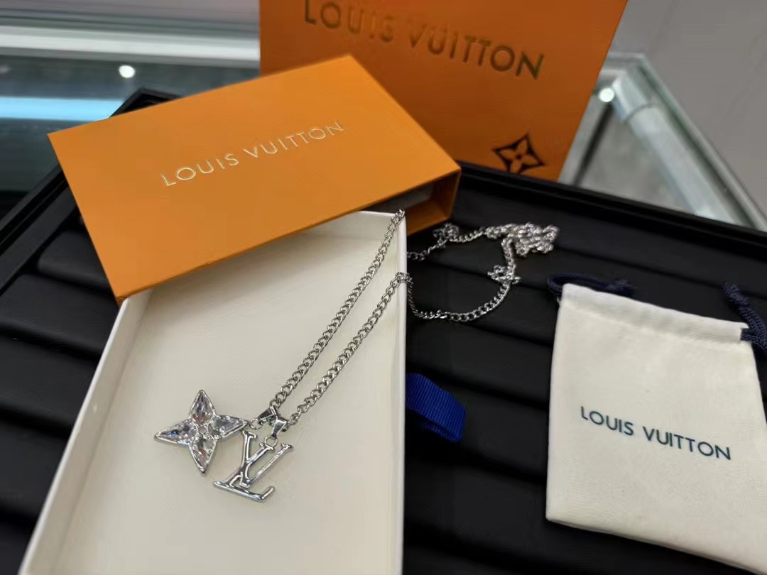 LV四つ葉のクローバー ユニセックスネックレス【50％割引+送料無料】