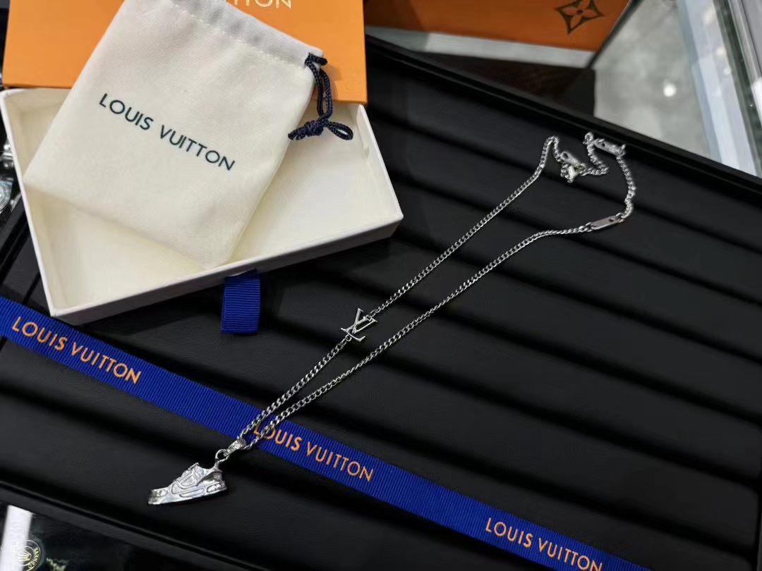 LV 靴型シルバー ユニセックス ネックレス【50％割引+送料無料】