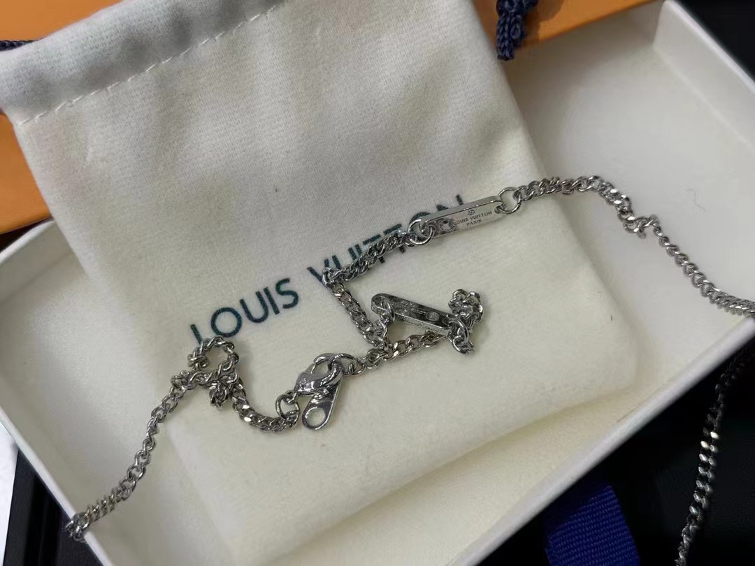 LV 靴型シルバー ユニセックス ネックレス【50％割引+送料無料】