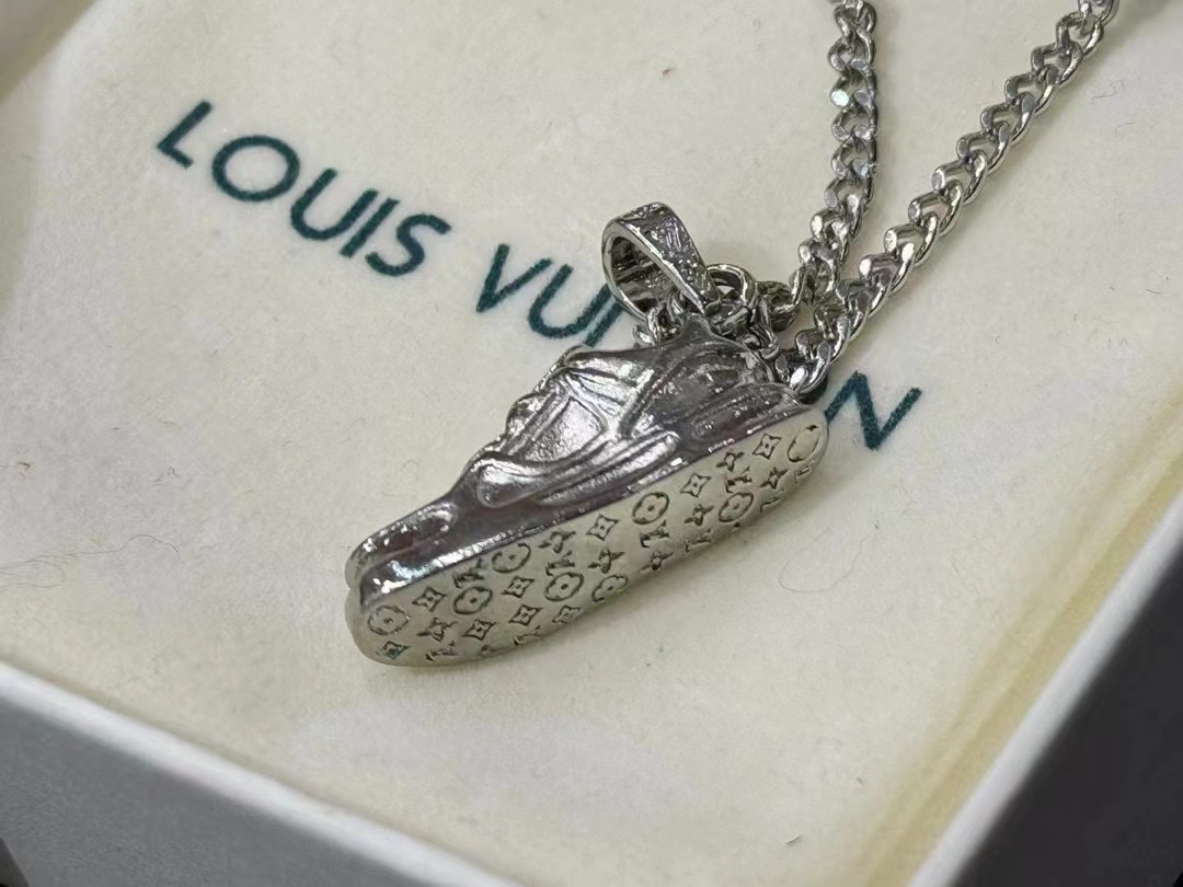 LV 靴型シルバー ユニセックス ネックレス【50％割引+送料無料】