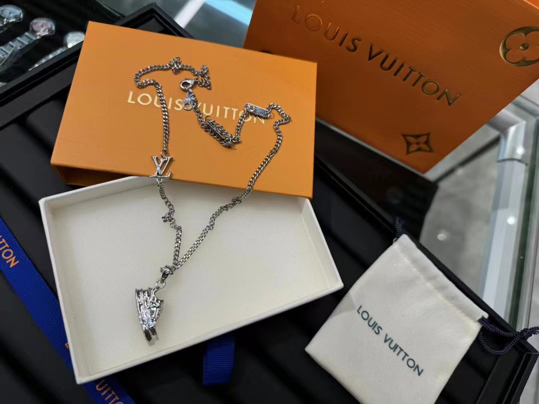 LV 靴型シルバー ユニセックス ネックレス【50％割引+送料無料】