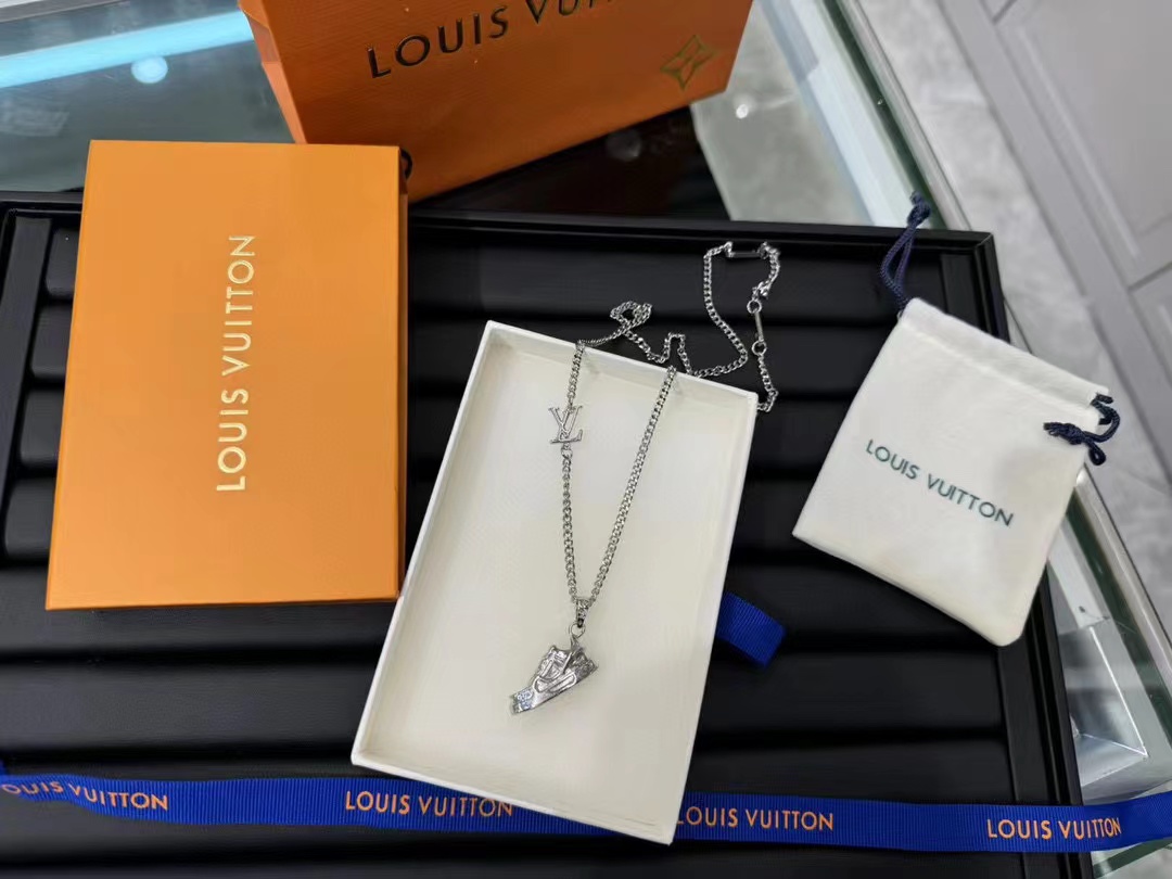 LV 靴型シルバー ユニセックス ネックレス【50％割引+送料無料】