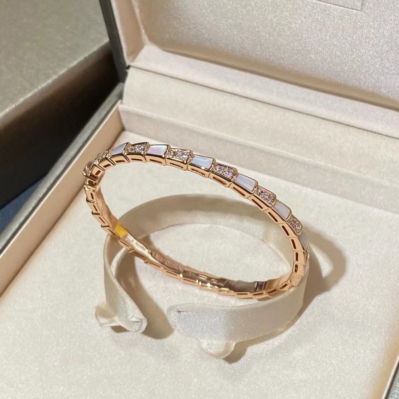 BVLGAR1 ホワイトシェルスネークボーンブレスレット【50％割引+送料無料】