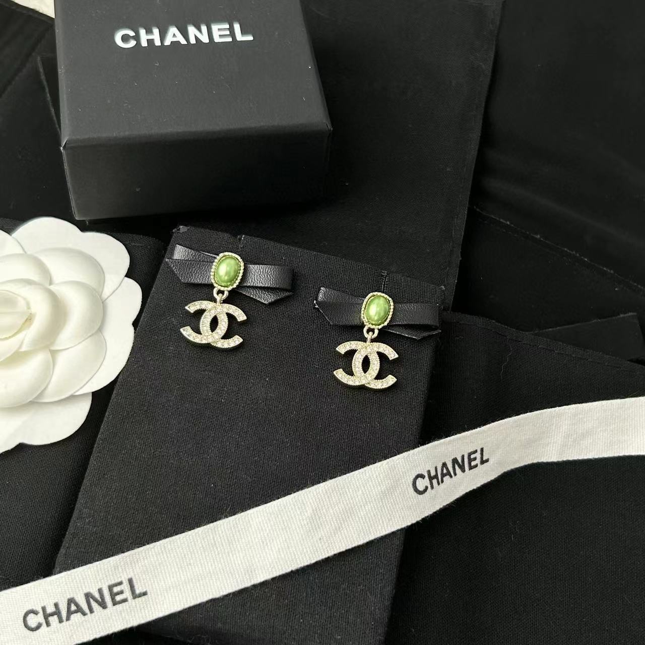 CHANE1 ブラック レザー ボウ ダイヤモンド スタッド イヤリング【50％割引+送料無料】