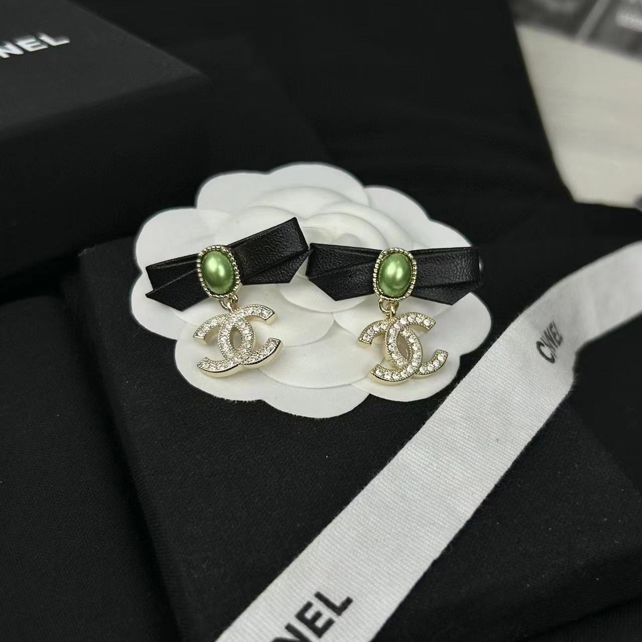 CHANE1 ブラック レザー ボウ ダイヤモンド スタッド イヤリング【50％割引+送料無料】