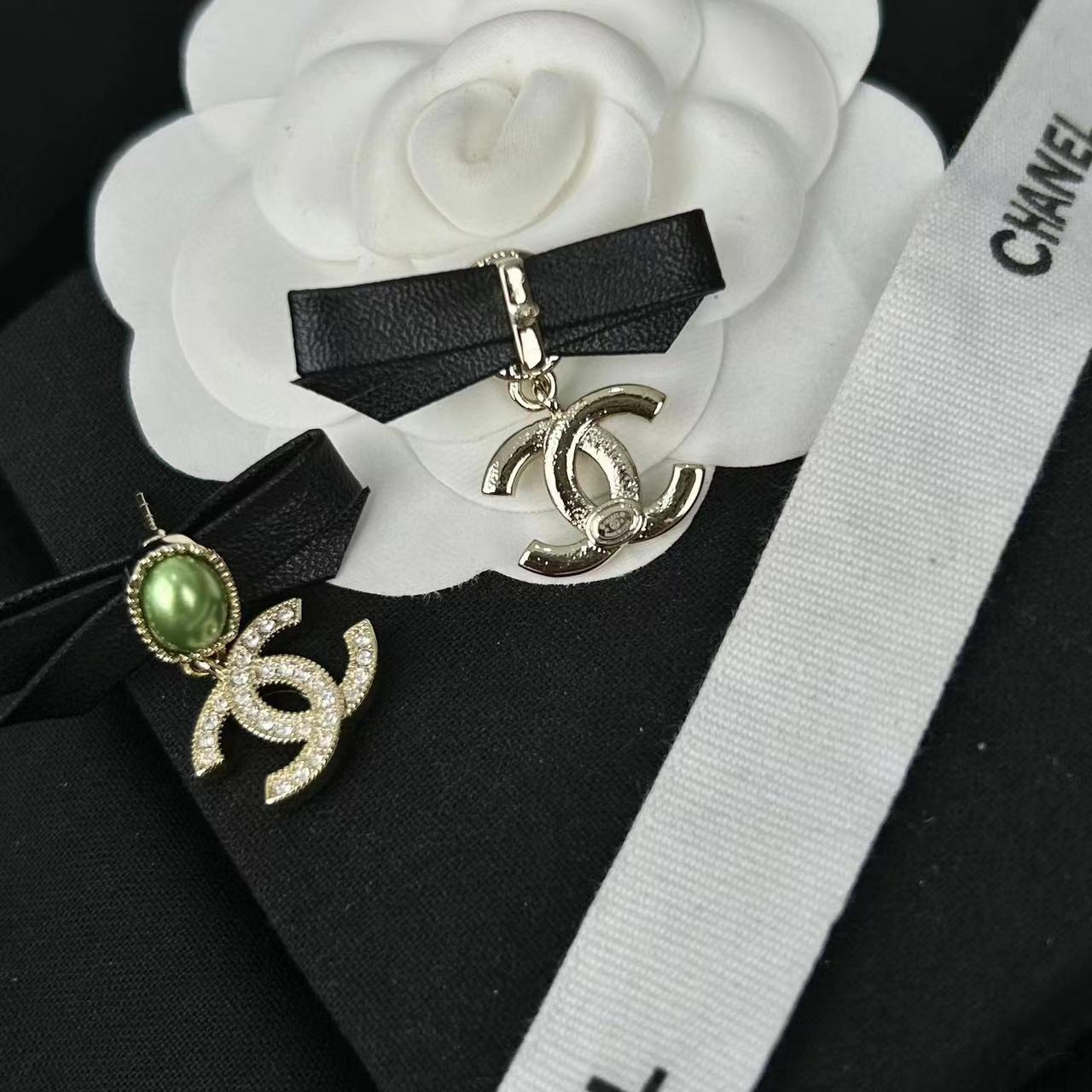 CHANE1 ブラック レザー ボウ ダイヤモンド スタッド イヤリング【50％割引+送料無料】