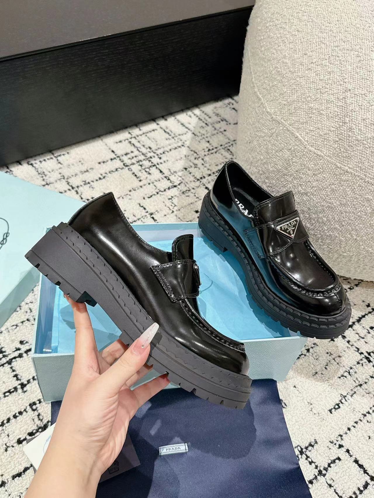 PR4DA高品質トライアングルロゴ プラットフォームローファー【50％割引+送料無料】