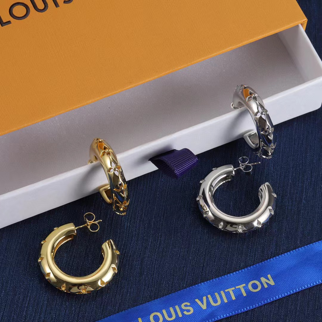 LV四つ葉のクローバー中空ピアス【50％割引+送料無料】