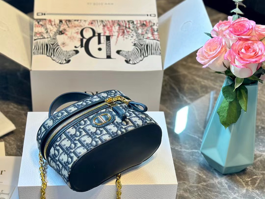 DI0R CD老眼チェーン化粧バッグ【50％割引+送料無料】