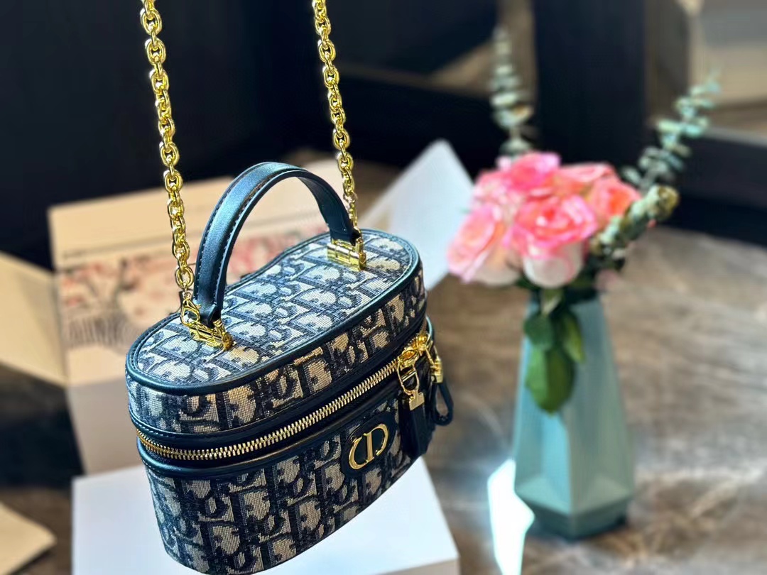 DI0R CD老眼チェーン化粧バッグ【50％割引+送料無料】