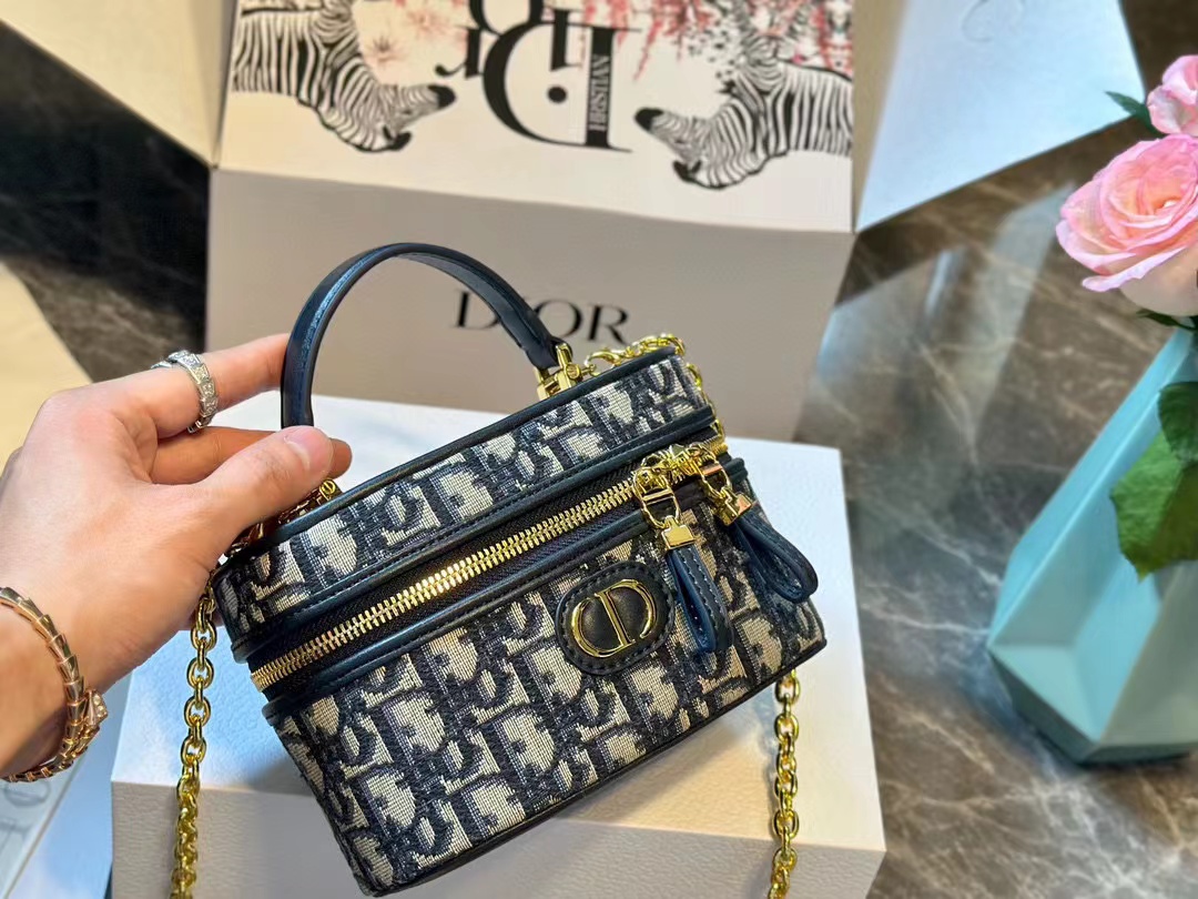 DI0R CD老眼チェーン化粧バッグ【50％割引+送料無料】