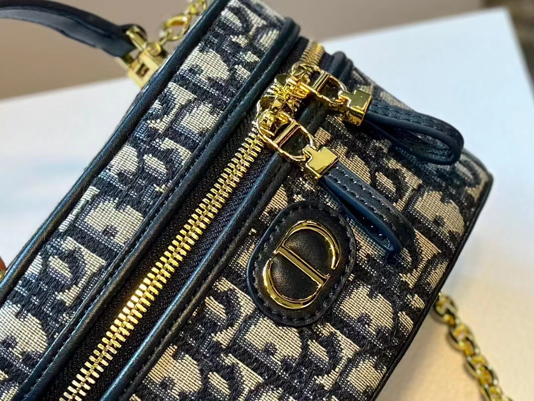 DI0R CD老眼チェーン化粧バッグ【50％割引+送料無料】