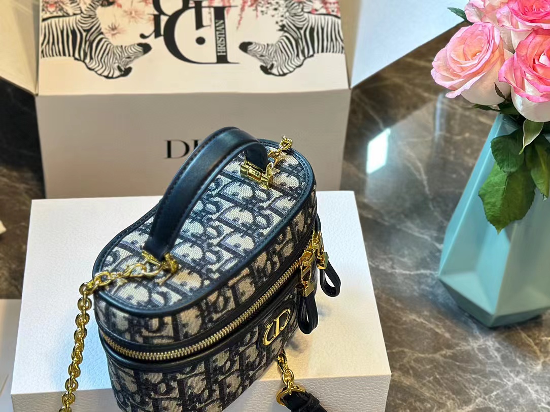 DI0R CD老眼チェーン化粧バッグ【50％割引+送料無料】