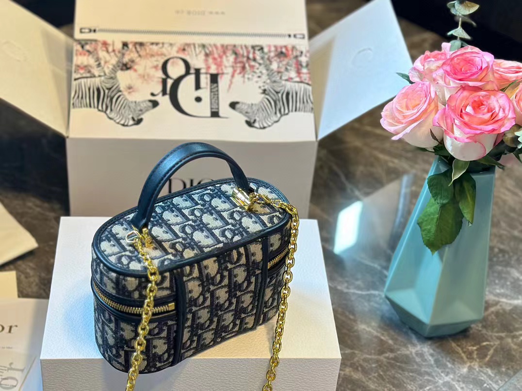 DI0R CD老眼チェーン化粧バッグ【50％割引+送料無料】