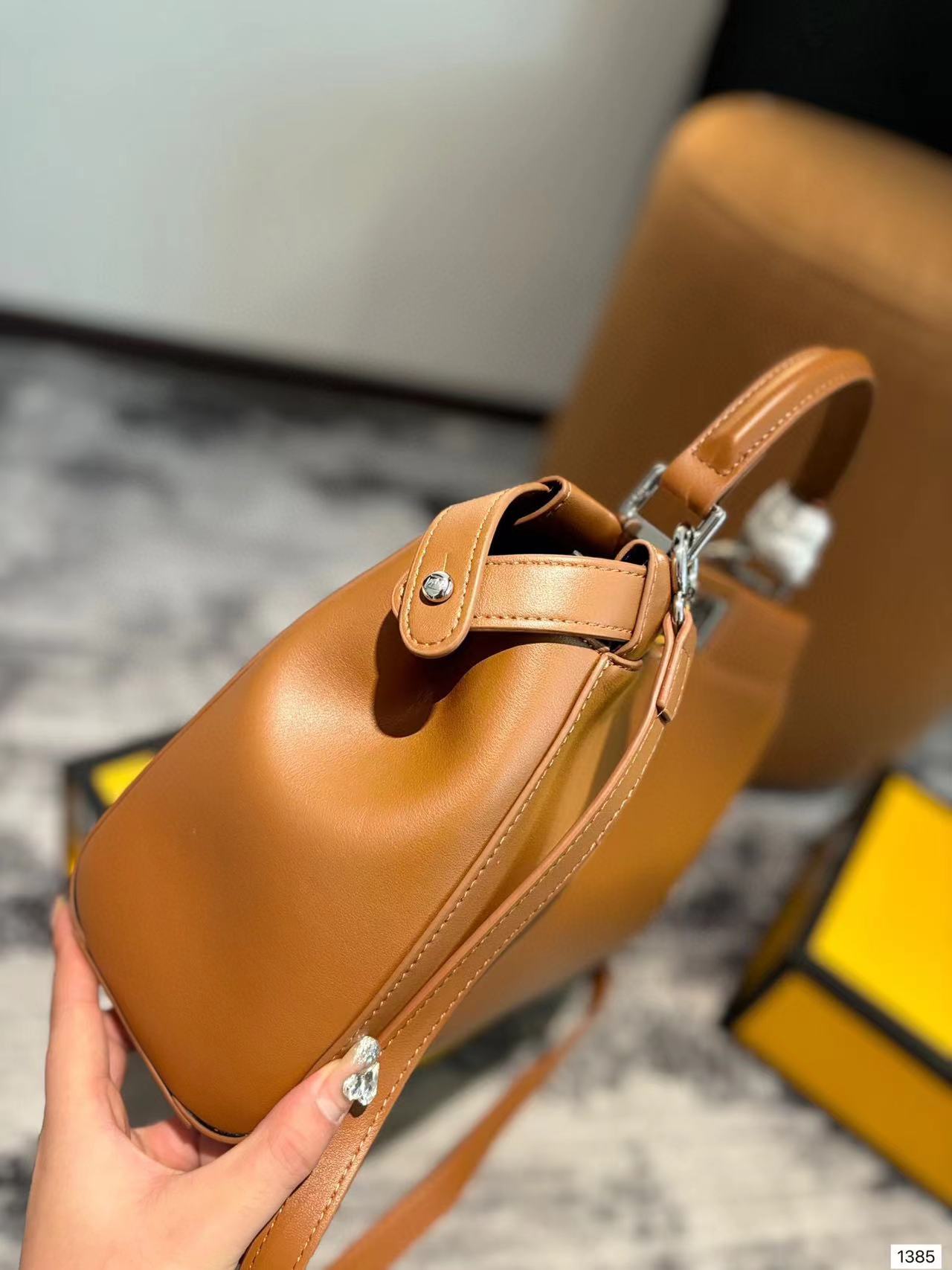 FEND1 リトルモンスター ハンドバッグ【50％割引+送料無料】