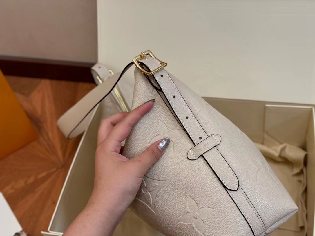 LV CarryAll プリント脇の下バッグ【50％割引+送料無料】