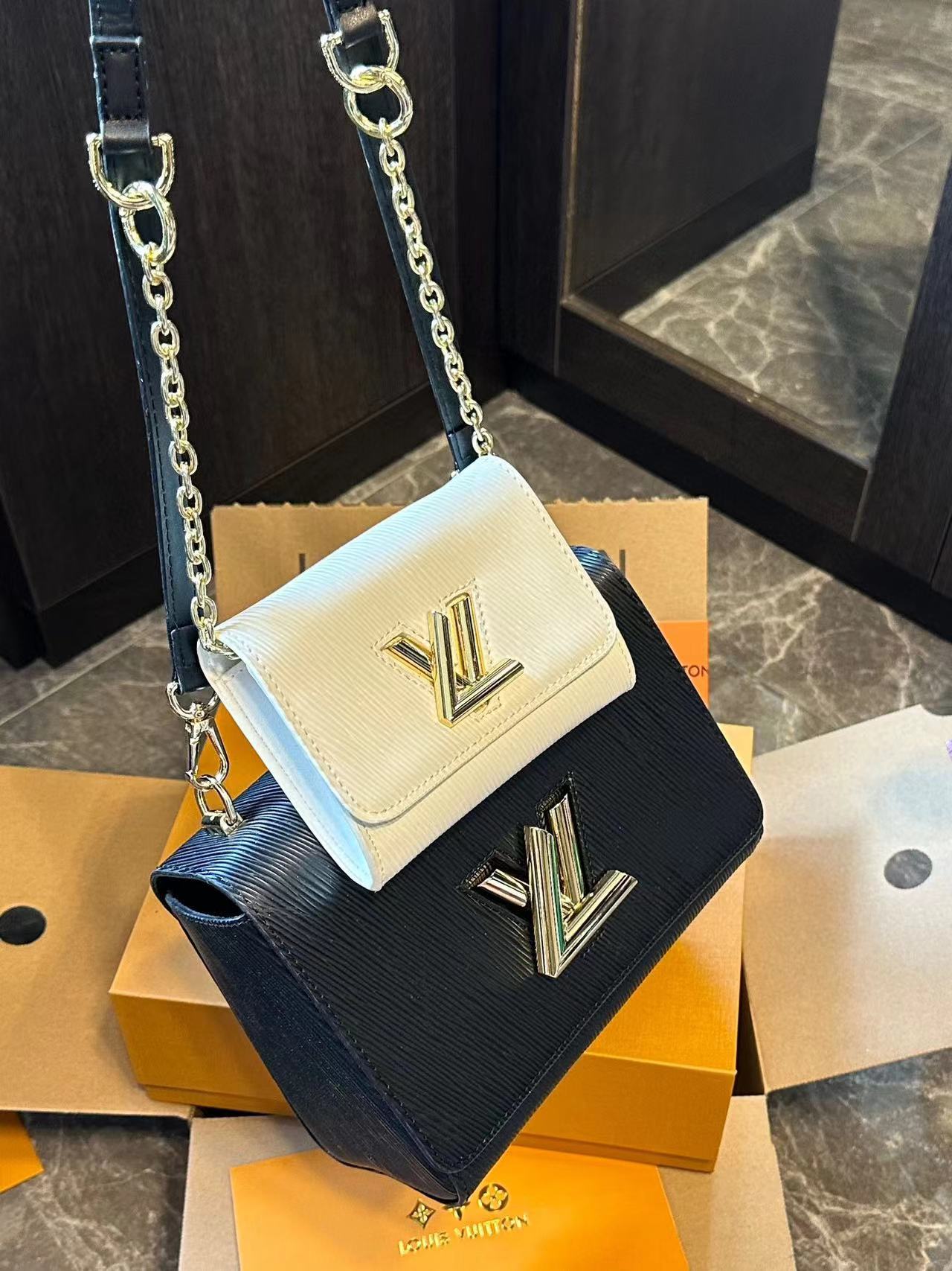 LV 2-in-1 ショルダー クロスボディバッグ【50％割引+送料無料】