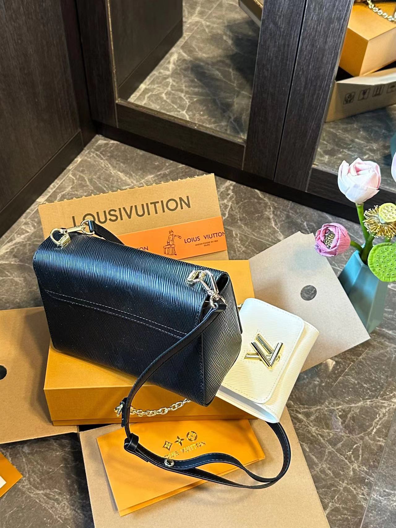 LV 2-in-1 ショルダー クロスボディバッグ【50％割引+送料無料】