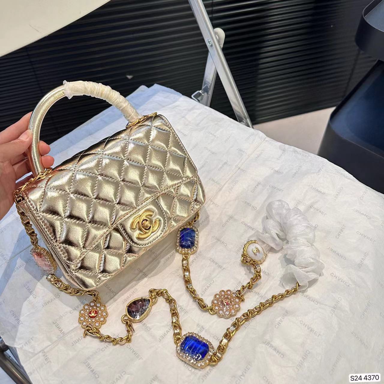 CHANE1 パールカラーダイヤモンドチェーンハンドバッグ【50％割引+送料無料】