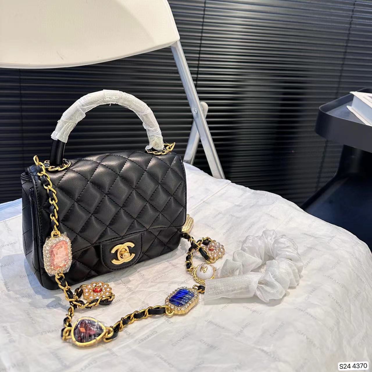 CHANE1 パールカラーダイヤモンドチェーンハンドバッグ【50％割引+送料無料】