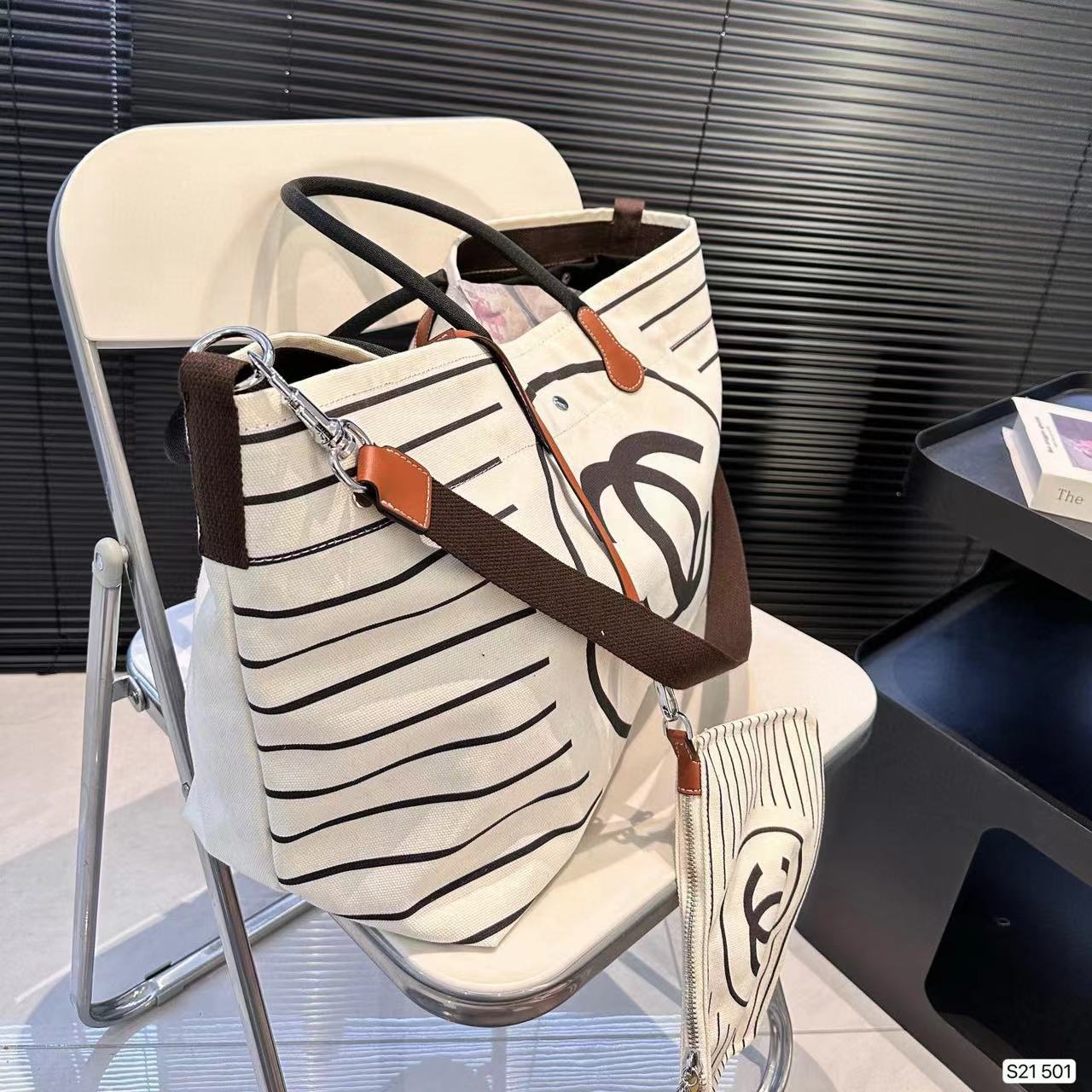 CHANE1 ダブルC ラージロゴトートバッグ【50％割引+送料無料】