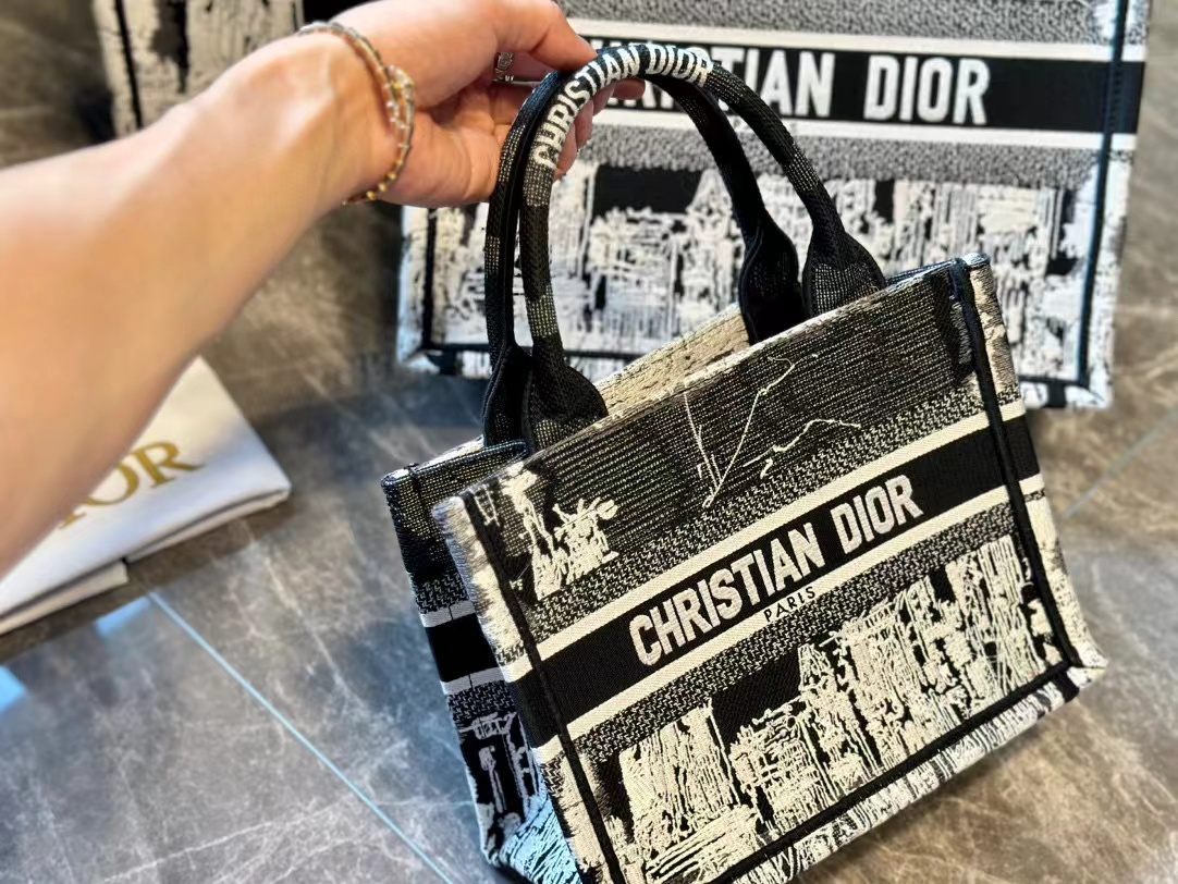 DI0R 刺繍トートバッグ【50％割引+送料無料】