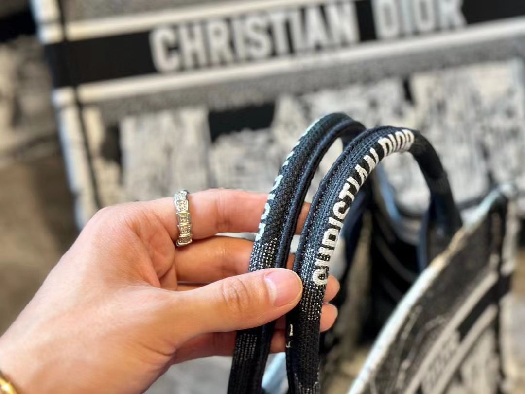 DI0R 刺繍トートバッグ【50％割引+送料無料】