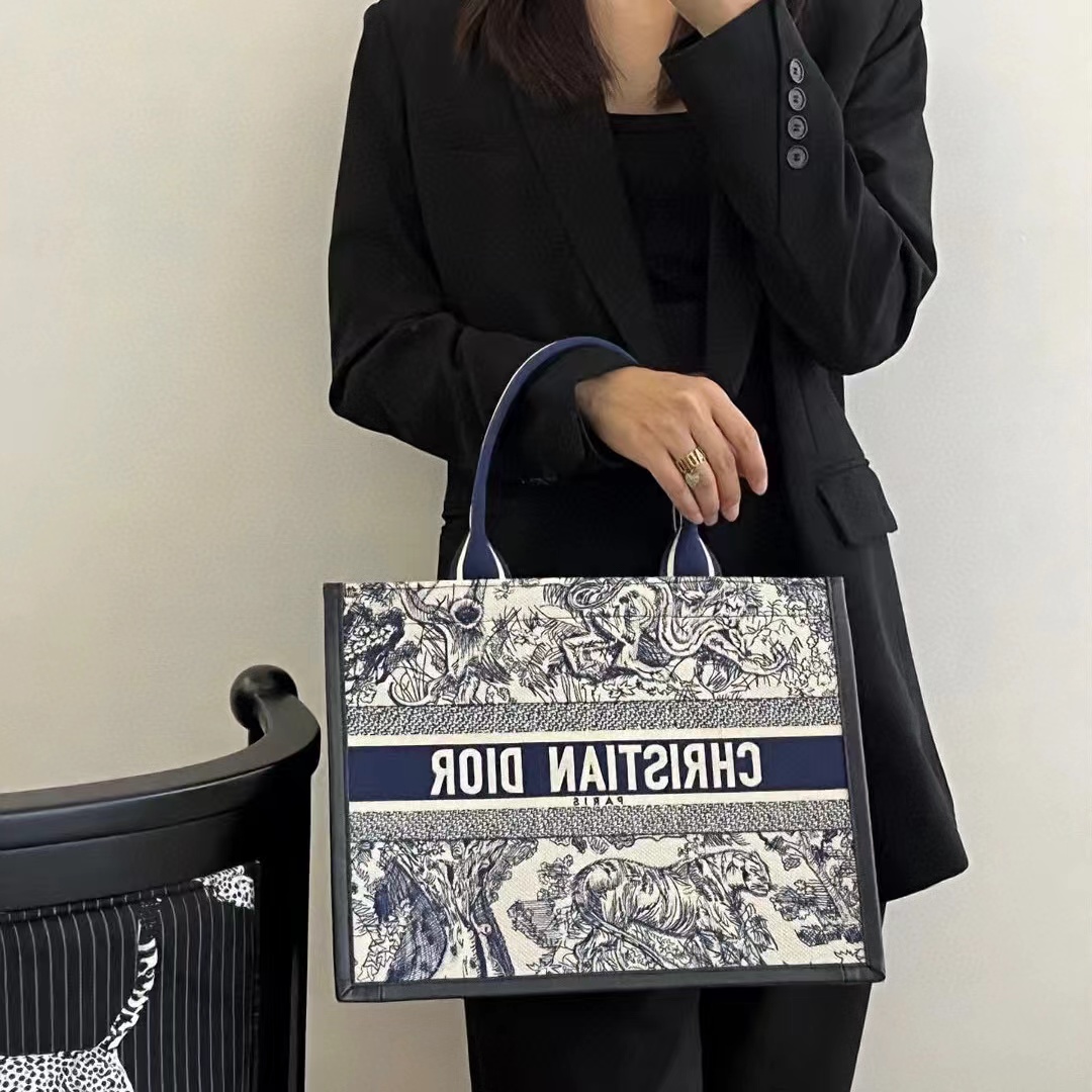 DI0R ブルー刺繍トートバッグ【50％割引+送料無料】