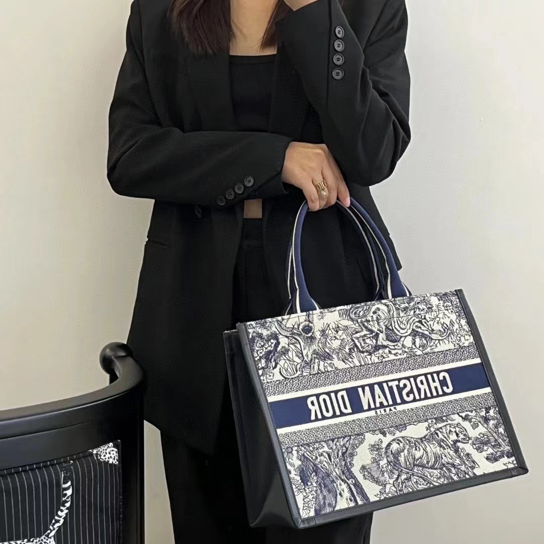 DI0R ブルー刺繍トートバッグ【50％割引+送料無料】